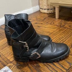 Black Steve Madden combat boots